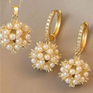 Elegant Gold and Pearl Jewelry Set